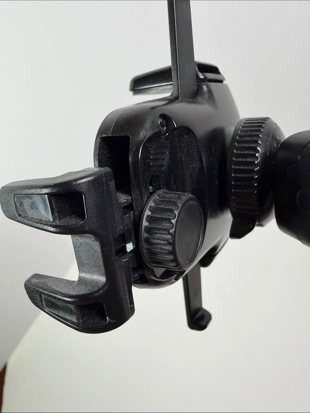 iOttie Universal Car Mount Holder Adjustable Smartphone Dash Windshield Phone